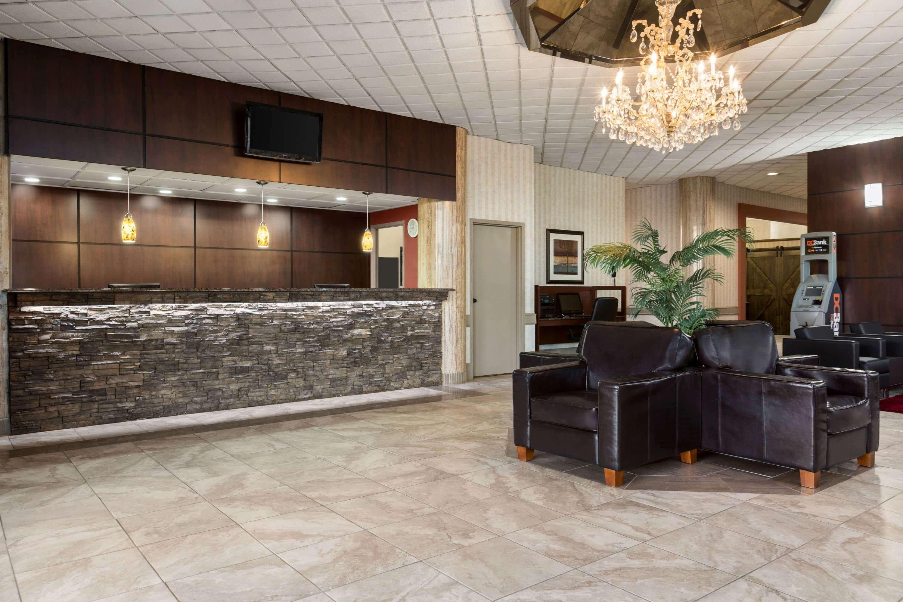 Travelodge By Wyndham Lloydminster Exterior foto